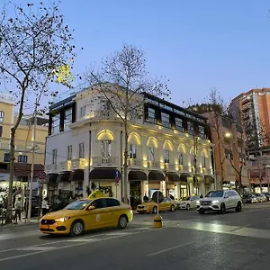 Hotel The Crown Boutique & Tirana
