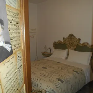https://la-maison-des-artistes-via-san-giacomo-40.italymilanhotels.net